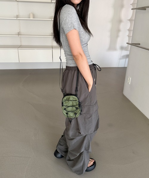 4INT.(フォイント)の「チェック ナイロン サコッシュ ミニ ショルダーバッグ(ボディバッグ/ウエストポーチ・レディース・ブラック/カーキ/グレー・FREE)」の19枚目の写真