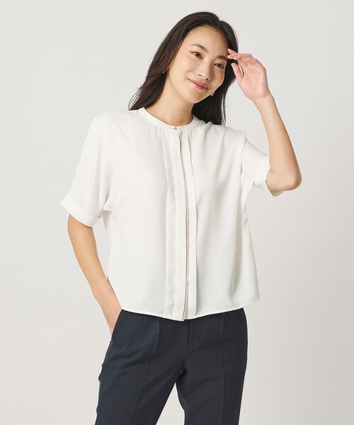 A DAY IN THE LIFE UNITED ARROWS(アデイインザライフユナイテッドアローズ)の「フロントバイカラー ドルマンブラウス <A DAY IN THE LIFE>(シャツ/ブラウス・レディース・ライトグレー/オフホワイト/ネイビー・FREE)」の2枚目の写真