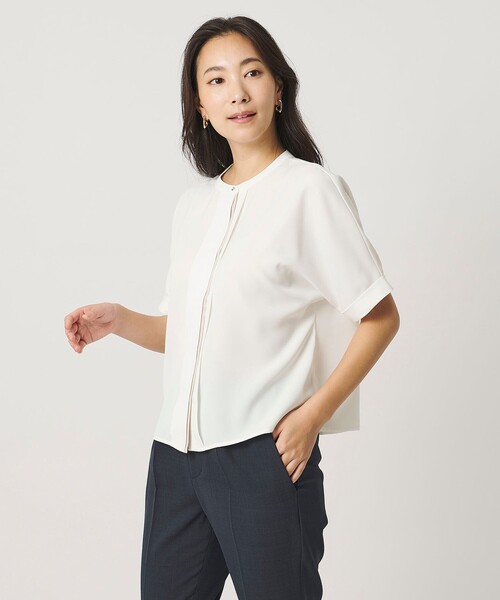 A DAY IN THE LIFE UNITED ARROWS(アデイインザライフユナイテッドアローズ)の「フロントバイカラー ドルマンブラウス <A DAY IN THE LIFE>(シャツ/ブラウス・レディース・ライトグレー/オフホワイト/ネイビー・FREE)」の4枚目の写真