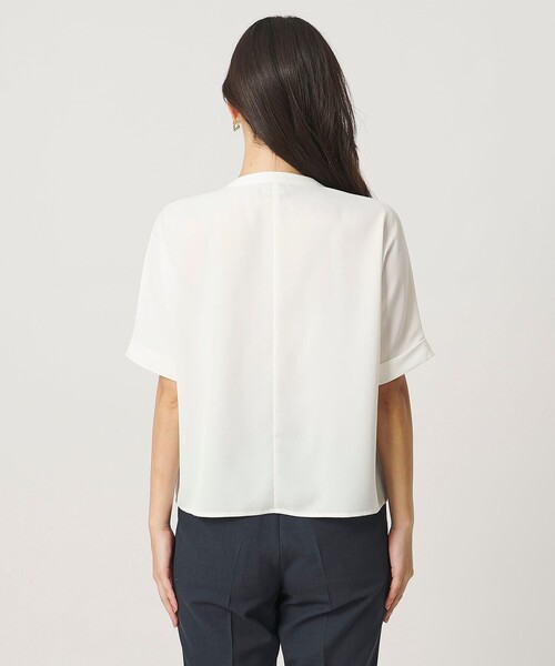 A DAY IN THE LIFE UNITED ARROWS(アデイインザライフユナイテッドアローズ)の「フロントバイカラー ドルマンブラウス <A DAY IN THE LIFE>(シャツ/ブラウス・レディース・ライトグレー/オフホワイト/ネイビー・FREE)」の8枚目の写真