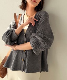 【Classical Evon】ペプラムで叶える、大人の華やぎ。ワッフル編み切り替えペプラムニットカーディガン(長袖)