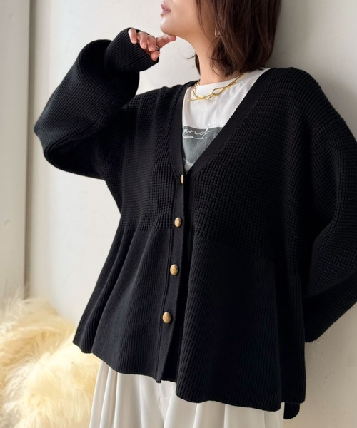 Classical Evon（クラシカルエヴォン）の「【Classical Evon】ペプラムで叶える、大人の華やぎ。ワッフル編み切り替えペプラムニットカーディガン（長袖）（カーディガン/ボレロ・レディース・ブラック/アイボリー/ブラウン/チャコール・SMALL/LARGE/X-LARGE/MEDIUM）」の19枚目の写真