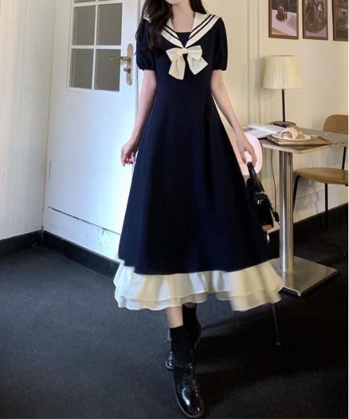 &soiree(アンドソワレ)の「バイカラー裾フリルセーラーカラー半袖ワンピース(ワンピース・レディース・ブラック・X-LARGE/LARGE/MEDIUM)」の1枚目の写真