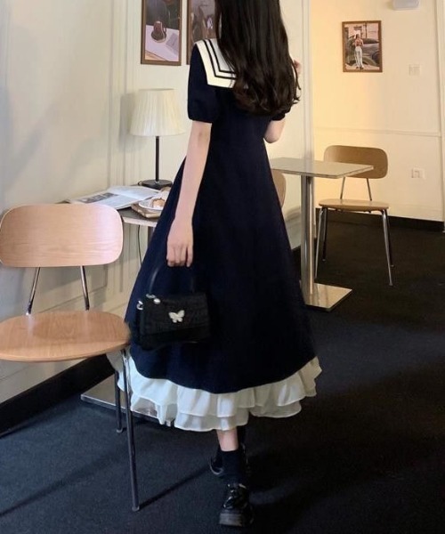 &soiree(アンドソワレ)の「バイカラー裾フリルセーラーカラー半袖ワンピース(ワンピース・レディース・ブラック・X-LARGE/LARGE/MEDIUM)」の3枚目の写真