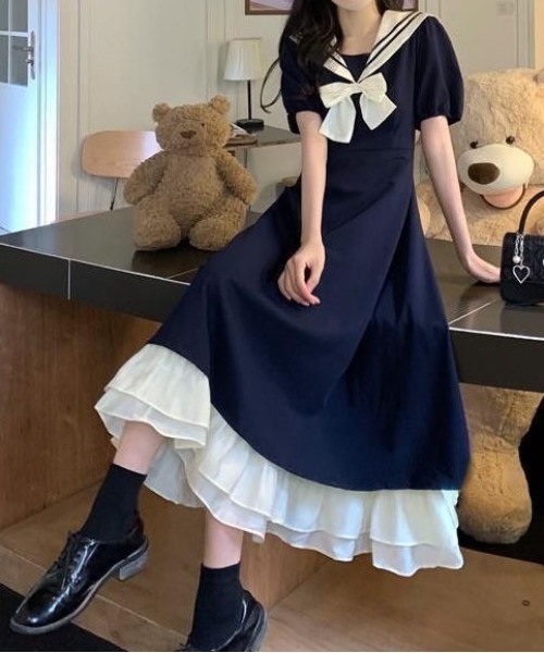 &soiree(アンドソワレ)の「バイカラー裾フリルセーラーカラー半袖ワンピース(ワンピース・レディース・ブラック・X-LARGE/LARGE/MEDIUM)」の4枚目の写真