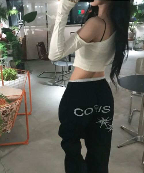 COIRIS(コイリス)の「ドレンバッグダーティロゴパラシュートコットンパンツ 男女共用 (2カラー)(その他パンツ・レディース・カーキ/ブラック・MEDIUM/LARGE)」の21枚目の写真