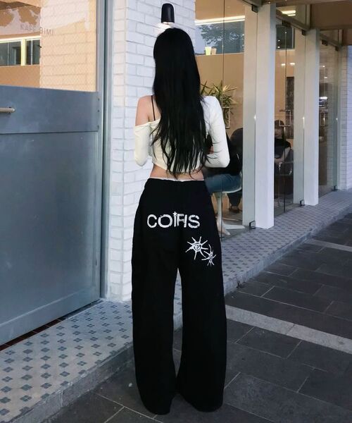 COIRIS(コイリス)の「ドレンバッグダーティロゴパラシュートコットンパンツ 男女共用 (2カラー)(その他パンツ・レディース・カーキ/ブラック・MEDIUM/LARGE)」の19枚目の写真
