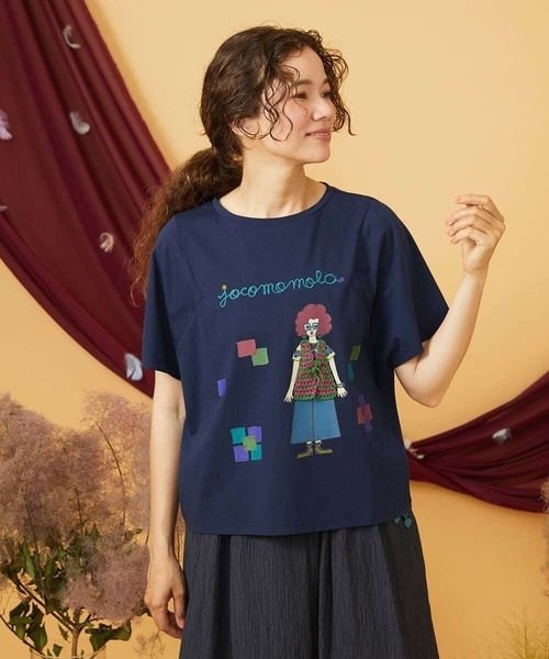 Jocomomola(ホコモモラ)の「【接触冷感】Amigo ガールプリントTシャツ(Tシャツ/カットソー・レディース・ネイビー/クリーム・40)」の2枚目の写真