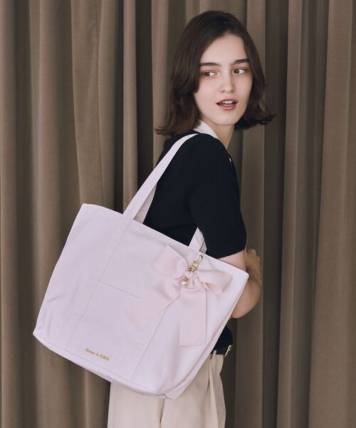 Maison de FLEUR（メゾンドフルール）の「リボンチャーム付きマルチポケットトートバッグ（トートバッグ・レディース・ネイビー/ライトピンク/ブラック・FREE）」の3枚目の写真