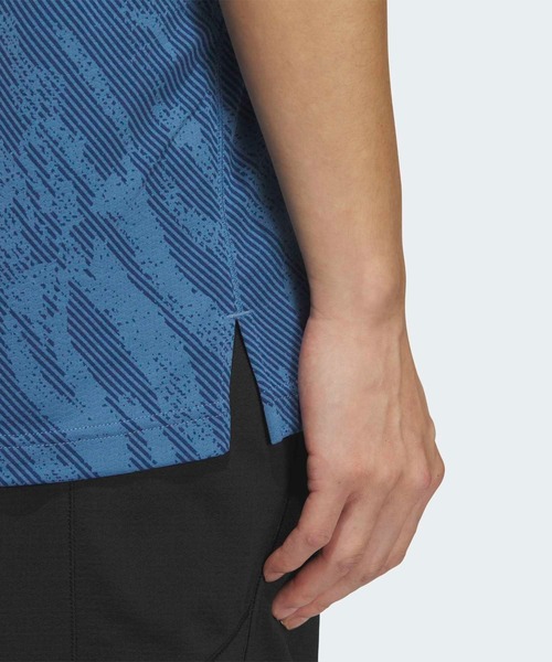 adidas(アディダス)の「テック エッセンシャルズ クール タッチ レギュラーフィット カモ AOP 半袖Tシャツ / アディダス adidas(Tシャツ/カットソー・メンズ・ブルー・XX-LARGE/3XL/LARGE/MEDIUM/SMALL/X-LARGE/X-SMALL)」の4枚目の写真