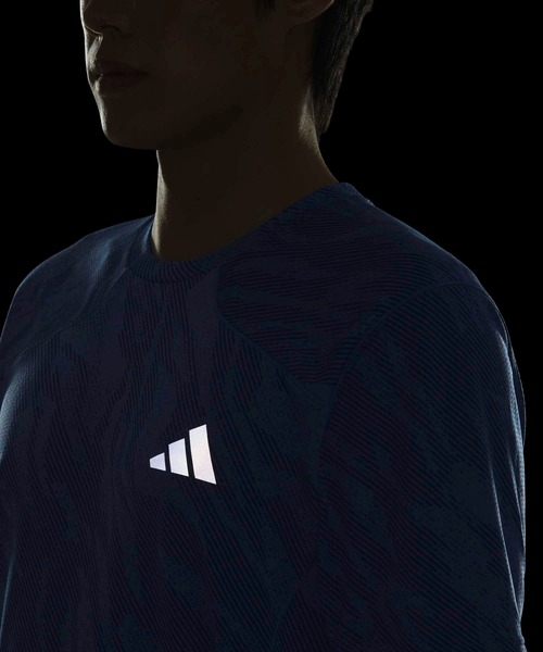 adidas(アディダス)の「テック エッセンシャルズ クール タッチ レギュラーフィット カモ AOP 半袖Tシャツ / アディダス adidas(Tシャツ/カットソー・メンズ・ブルー・XX-LARGE/3XL/LARGE/MEDIUM/SMALL/X-LARGE/X-SMALL)」の3枚目の写真