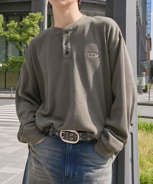 ddp(ディーディーピー)の「ddp/ディーディーピー 別注 サークルロゴ刺繍 サーマル ヘンリーネック長袖Tシャツ(Tシャツ/カットソー・メンズ・カモフラージュ/杢グレー/ダークネイビー/ブラック/カーキ/ブラウン・M/L)」の4枚目の写真