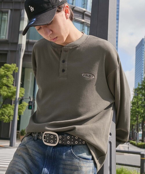 ddp(ディーディーピー)の「ddp/ディーディーピー 別注 サークルロゴ刺繍 サーマル ヘンリーネック長袖Tシャツ(Tシャツ/カットソー・メンズ・カモフラージュ/杢グレー/ダークネイビー/ブラック/カーキ/ブラウン・M/L)」の17枚目の写真