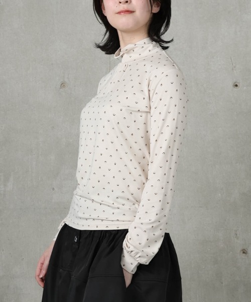 STUDIO PICONE(スタジオピッコーネ)の「ピコドット柄冷感ハイネックプルオーバー(Tシャツ/カットソー・レディース・ピンク/グレー/ベージュ・M/L/LL)」の4枚目の写真