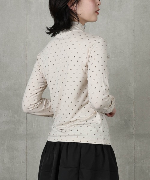 STUDIO PICONE(スタジオピッコーネ)の「ピコドット柄冷感ハイネックプルオーバー(Tシャツ/カットソー・レディース・ピンク/グレー/ベージュ・M/L/LL)」の5枚目の写真