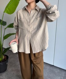 【襟付きなのにカジュアルに着れる】ポケット切替ピーチスキンシャツ