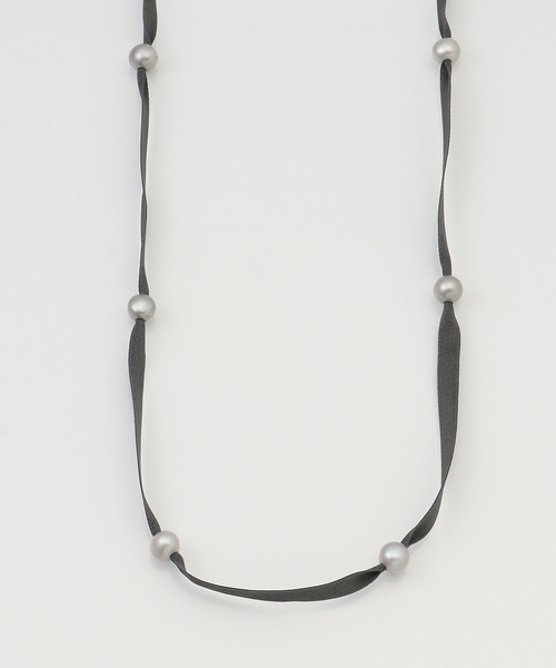 JOURNAL STANDARD（ジャーナルスタンダード）の「【TEINTE/タント】 CALLA 7PEARL RIBBON NECKLACE（ネックレス・レディース・チャコールグレー・FREE）」の7枚目の写真