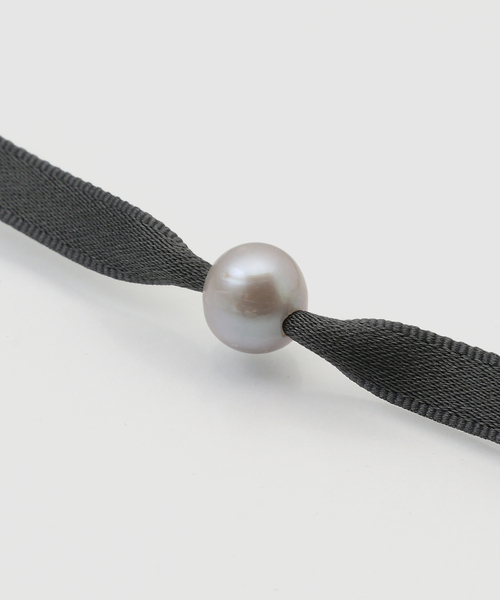 JOURNAL STANDARD（ジャーナルスタンダード）の「【TEINTE/タント】 CALLA 7PEARL RIBBON NECKLACE（ネックレス・レディース・チャコールグレー・FREE）」の3枚目の写真