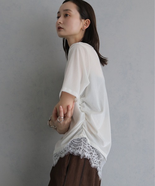&g'aime(アンジェム)の「【&g'aime 】シアーベロア裾レーストップス Sheer Velour Lace-Trimmed Top(Tシャツ/カットソー・レディース・オフホワイト/ブラウン/ブラック・FREE)」の7枚目の写真