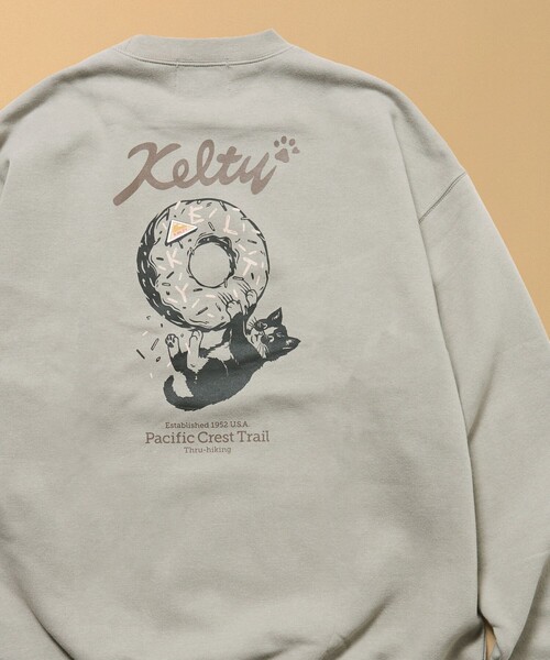 KELTY(ケルティ)の「KELTY/ケルティ 限定展開 KELTY×FREAK'S STORE/ケルティ 別注 ドーナツ キャットロゴ バックプリント クルーネックスウェット(スウェット・メンズ・チャコールグレー/ブラウン/ライトグレー/ベージュ・LARGE/SMALL/MEDIUM)」の4枚目の写真