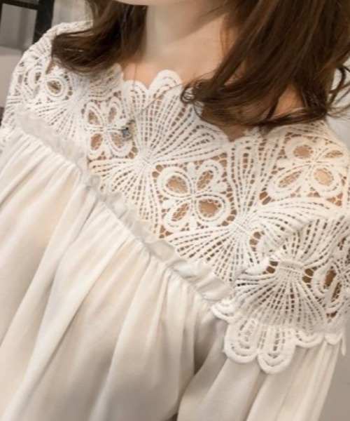 NANEA(ナネア)の「ヨークレース切替ブラウス(シャツ/ブラウス・レディース・ホワイト/ブラック・MEDIUM/LARGE)」の4枚目の写真