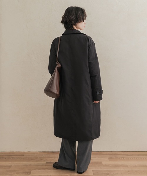 URBAN RESEARCH DOORS(アーバンリサーチドアーズ)の「ステッチレスライトダウンロングコート(その他アウター・レディース・ブラック/ベージュ系その他・FREE)」の6枚目の写真