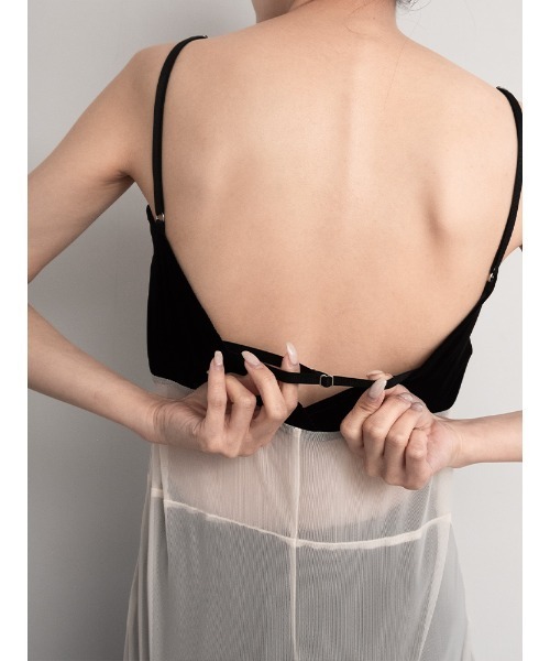 ILANIS(イラニス)の「Quiet Sheer Cami|シアー×ベロアキャミソール(キャミソール・レディース・ブラック×ホワイト/ブラック/アイボリー/ブラウン・FREE)」の17枚目の写真