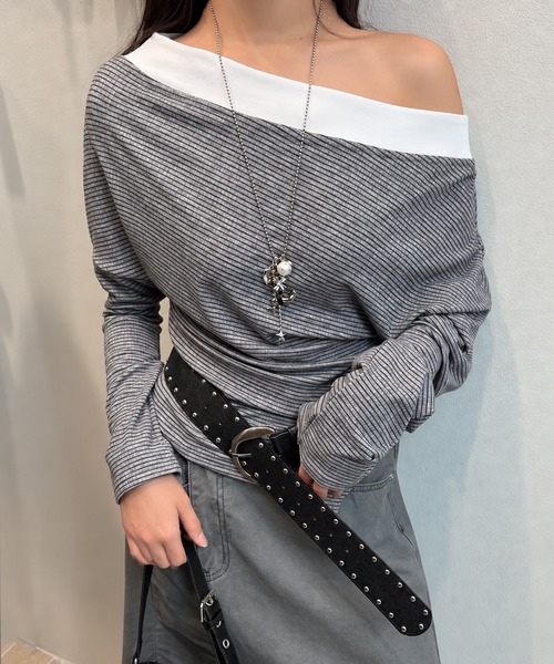 Chiina(チーナ)の「【Chiina】レイヤード風ワンショルカットソー(Tシャツ/カットソー・レディース・ブラック/ブラウン/グレー・FREE)」の2枚目の写真