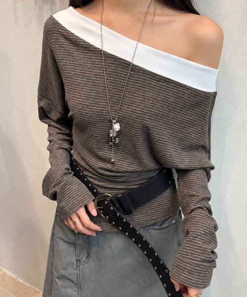 Chiina(チーナ)の「【Chiina】レイヤード風ワンショルカットソー(Tシャツ/カットソー・レディース・ブラック/ブラウン/グレー・FREE)」の6枚目の写真