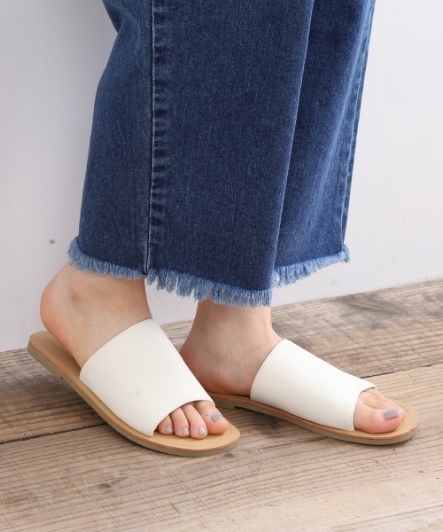 B:MING by BEAMS(ビーミングバイビームス)の「【InRed6月号掲載】ビーミング by ビームス / フラットサンダル(サンダル・レディース・ホワイト/ブラック/ブラウン系その他・22.5cm/23.5cm/24.5cm)」の4枚目の写真