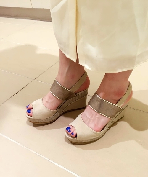 LE TALON（ルタロン）の「9CMハイショクダブルベルトウエッジ◆（サンダル・レディース・ベージュ/グレー/ブラック/イエロー・36.5/35.5/37.5/38）」の3枚目の写真