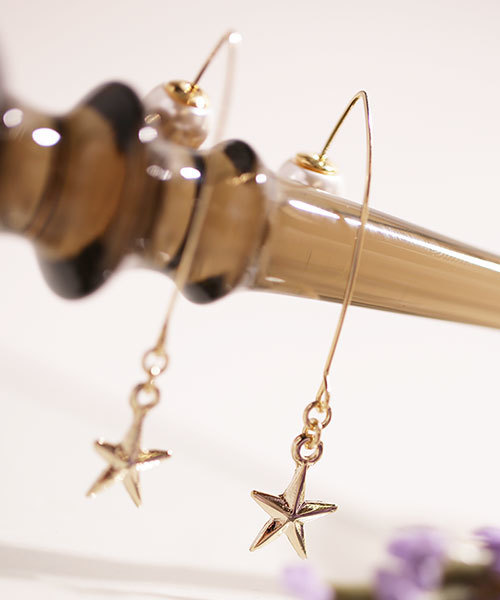 NANO universe（ナノユニバース）の「パールキャッチ星ピアス（ピアス（両耳用）・レディース・ゴールド/シルバー・FREE）」の2枚目の写真