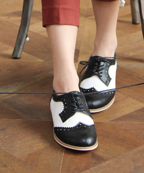 SESTO（セスト）の「マニッシュレースアップシューズ（ドレスシューズ・レディース・ブラック/ライトベージュ/ホワイト/ボルドー/ブラック×ホワイト/シルバー/ネイビー/ブラウン/ブラック系その他/ダークブラウン/ブラウン系その他/マスタード・LL/L/3L/S/M）」の4枚目の写真