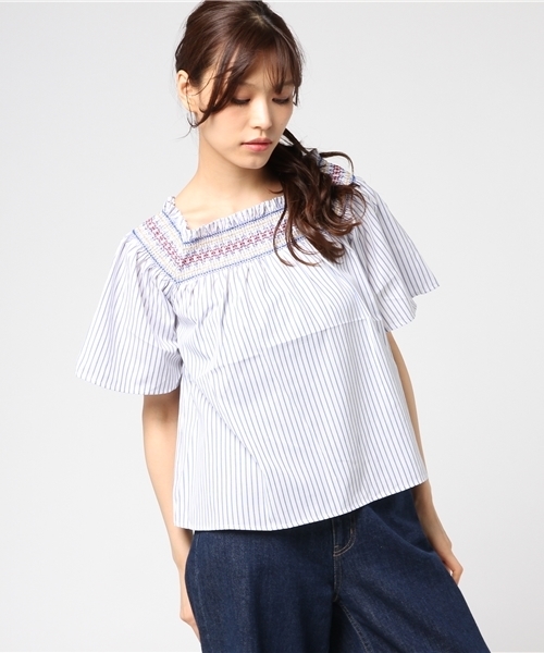 Honeys（ハニーズ）の「スモッキング刺繍ブラウス（シャツ/ブラウス・レディース・ブルー系その他/レッド/オフホワイト・L/M）」の2枚目の写真