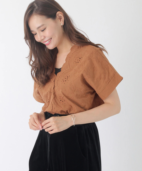 earth music&ecology（アースミュージックアンドエコロジー）の「刺繍ブラウス（シャツ/ブラウス・レディース・アイボリー/ブラック/ピンク/キャメル・FREE）」の3枚目の写真