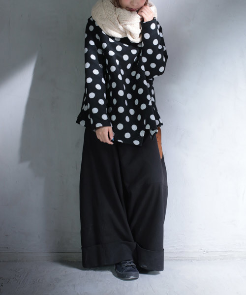 antiqua(アンティカ)の「ウール混ドット柄ワイドトップス(ニット/セーター・レディース・ブラック系その他・FREE)」の6枚目の写真