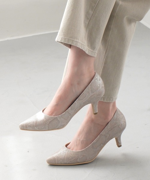 AmiAmi(アミアミ)の「走れるパンプス/美脚ポインテッドトゥ6㎝ヒールパンプス(パンプス・レディース・パープル/ネイビー/ブラック/カーキ/ベージュ系その他/ブラック系その他/チェック/レッド/グレー/レオパード/イエロー/ブラック系その他2/パイソン/ベージュ系その他2/ピンク/グレイッシュベージュ/ホワイト×シルバー/ベージュ系その他3/ピンクベージュ/ブルー系その他/グリーン系その他/キャメル/ダークオレンジ/アイボリー/ブラック系その他3/オリーブ/マルチ/モカ/ホワイト系その他/ブラック系その他4/ベージュ系その他4/ライトカーキ/ベージュ系その他5/ダークグレー/ライトグレー/グレー系その他/ブラック系その他5/ブラウン/ベージュ系その他6/シルバー/ホワイト系その他2/パープル系その他/バーガンディー/グリーン系その他2/ブラウン系その他・35/38/39/36/34/37)」の4枚目の写真