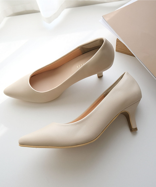 AmiAmi(アミアミ)の「走れるパンプス/美脚ポインテッドトゥ6㎝ヒールパンプス(パンプス・レディース・パープル/ネイビー/ブラック/カーキ/ベージュ系その他/ブラック系その他/チェック/レッド/グレー/レオパード/イエロー/ブラック系その他2/パイソン/ベージュ系その他2/ピンク/グレイッシュベージュ/ホワイト×シルバー/ベージュ系その他3/ピンクベージュ/ブルー系その他/グリーン系その他/キャメル/ダークオレンジ/アイボリー/ブラック系その他3/オリーブ/マルチ/モカ/ホワイト系その他/ブラック系その他4/ベージュ系その他4/ライトカーキ/ベージュ系その他5/ダークグレー/ライトグレー/グレー系その他/ブラック系その他5/ブラウン/ベージュ系その他6/シルバー/ホワイト系その他2/パープル系その他/バーガンディー/グリーン系その他2/ブラウン系その他・35/38/39/36/34/37)」の5枚目の写真