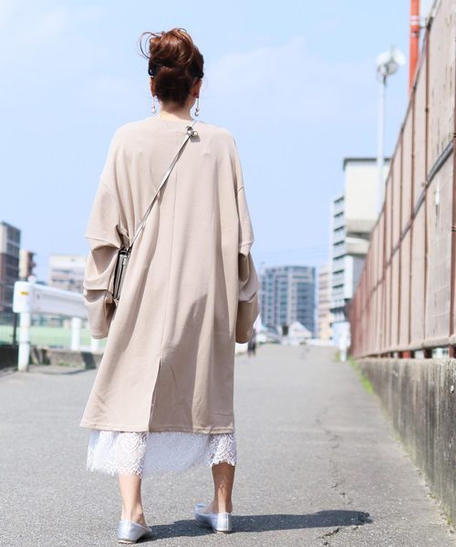 reca（レカ）の「袖コンシャス◇超ビッグシルエットスウェットカットソー（ワンピース・レディース・ブラック/グレー/グレー系その他・FREE）」の14枚目の写真