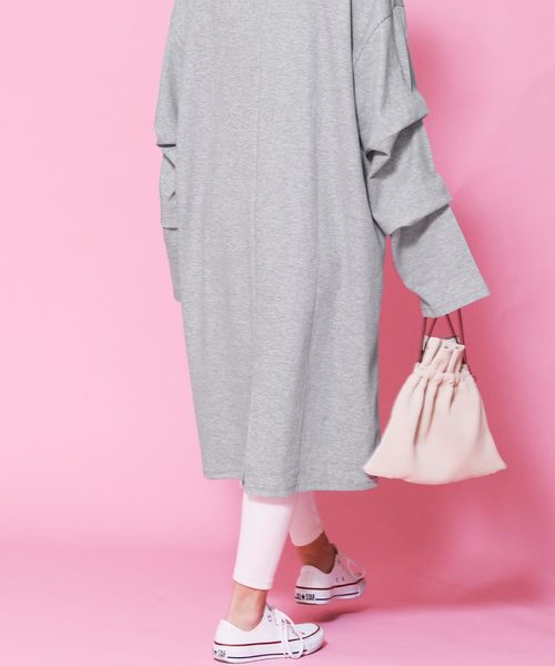 reca（レカ）の「袖コンシャス◇超ビッグシルエットスウェットカットソー（ワンピース・レディース・ブラック/グレー/グレー系その他・FREE）」の10枚目の写真