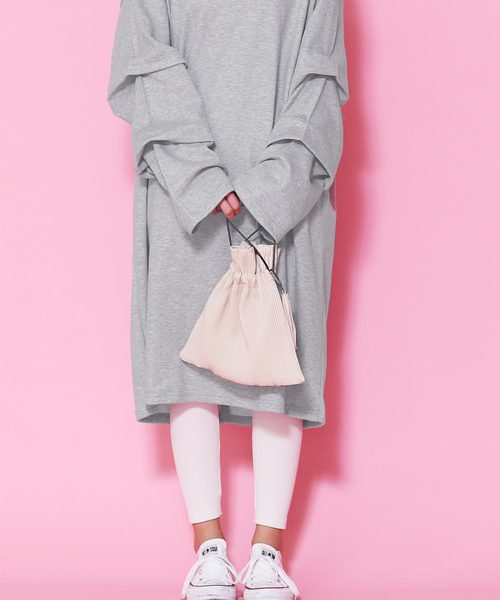 reca（レカ）の「袖コンシャス◇超ビッグシルエットスウェットカットソー（ワンピース・レディース・ブラック/グレー/グレー系その他・FREE）」の9枚目の写真