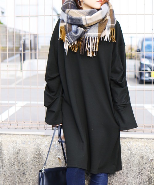 reca（レカ）の「袖コンシャス◇超ビッグシルエットスウェットカットソー（ワンピース・レディース・ブラック/グレー/グレー系その他・FREE）」の20枚目の写真