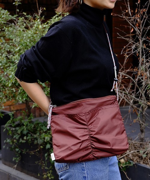 TODAYFUL（トゥデイフル）の「ポケットナイロンサコッシュ（ボディバッグ/ウエストポーチ・レディース・ホワイト/ブラック/ボルドー・FREE）」の9枚目の写真