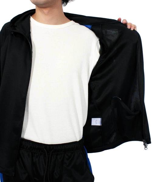 ８(eight)（エイト）の「ライン入り ジャージ ジャケット セットアップ（ジャージ・メンズ・ブラック/ネイビー/ブラック×レッド/ブラック×ブルー・MEDIUM/LARGE/X-LARGE）」の6枚目の写真