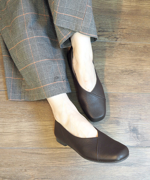 ENあしながおじさん（エンアシナガオジサン）の「〈ENあしながおじさん〉スリッポンシューズ（スリッポン・レディース・ブラック/ダークブラウン/ガンメタ/アイボリー/ライトベージュ/グレイッシュベージュ・22.5cm/23.5cm/24.5cm/23.0cm/24.0cm/25.0cm/22.0cm）」の3枚目の写真