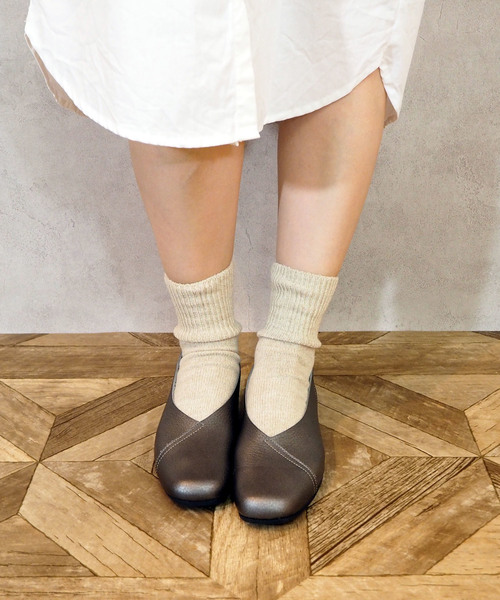 ENあしながおじさん（エンアシナガオジサン）の「〈ENあしながおじさん〉スリッポンシューズ（スリッポン・レディース・ブラック/ダークブラウン/ガンメタ/アイボリー/ライトベージュ/グレイッシュベージュ・22.5cm/23.5cm/24.5cm/23.0cm/24.0cm/25.0cm/22.0cm）」の6枚目の写真