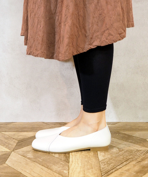 ENあしながおじさん（エンアシナガオジサン）の「〈ENあしながおじさん〉スリッポンシューズ（スリッポン・レディース・ブラック/ダークブラウン/ガンメタ/アイボリー/ライトベージュ/グレイッシュベージュ・22.5cm/23.5cm/24.5cm/23.0cm/24.0cm/25.0cm/22.0cm）」の19枚目の写真