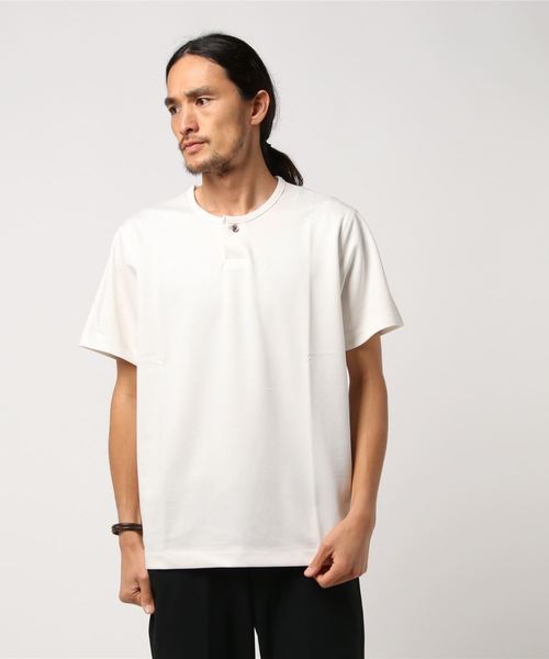 ADAM ET ROPE'（アダムエロペ）の「【Wild Life Tailor】ピンヘッドヘンリーTシャツ（Tシャツ/カットソー・メンズ・ブラック/ホワイト/ベージュ・L/M）」の2枚目の写真