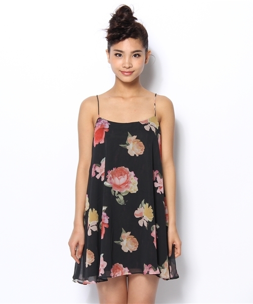 LILIDIA（リリディア）の「フラワーテールキャミOP（ワンピース・レディース・ブルー/ライトベージュ/ブラック・2/1）」の4枚目の写真