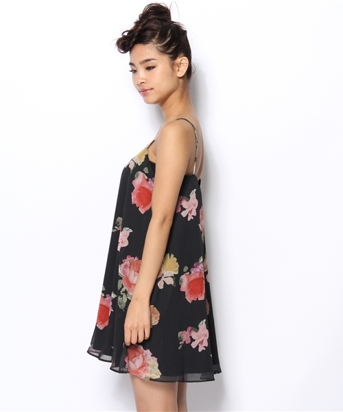 LILIDIA（リリディア）の「フラワーテールキャミOP（ワンピース・レディース・ブルー/ライトベージュ/ブラック・2/1）」の5枚目の写真